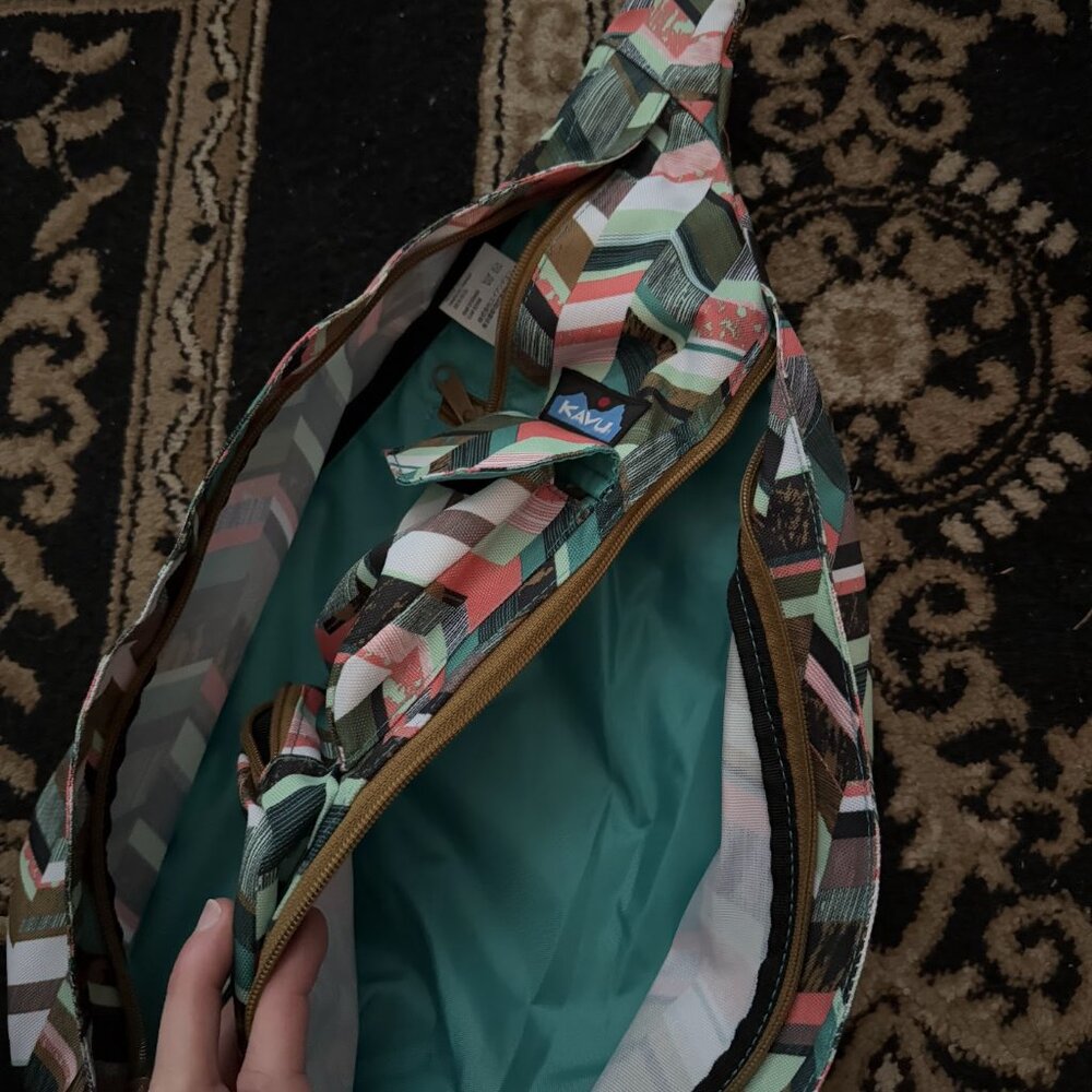 NWOT KAVU Original Rope Sling Bag Coastal Blocks Chevron Multicolor Adjustable - Picture 3 of 6